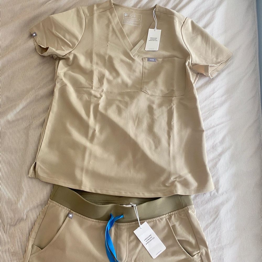 Figs scrubs sandstone size M